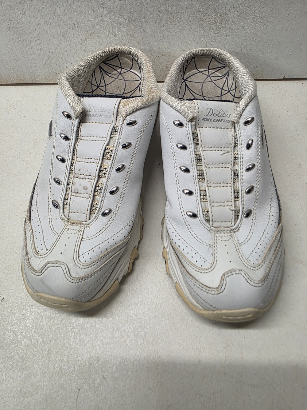 Skechers D'Lites Bright Sky Women's 8 White Navy Slip On Sneakers 11582 WNV